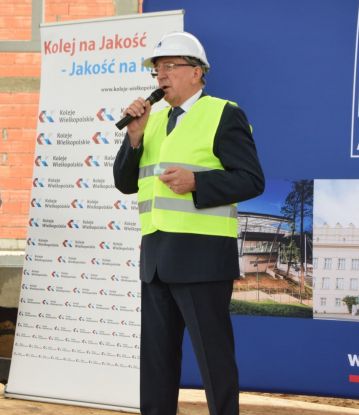 djęcie główne działu Symboliczne zawieszenie wiechy na budowie Punktu Utrzymania Taboru w Wągrowcu 