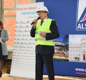 Zdjęcie galerii Symboliczne zawieszenie wiechy na budowie Punktu Utrzymania Taboru w Wągrowcu 